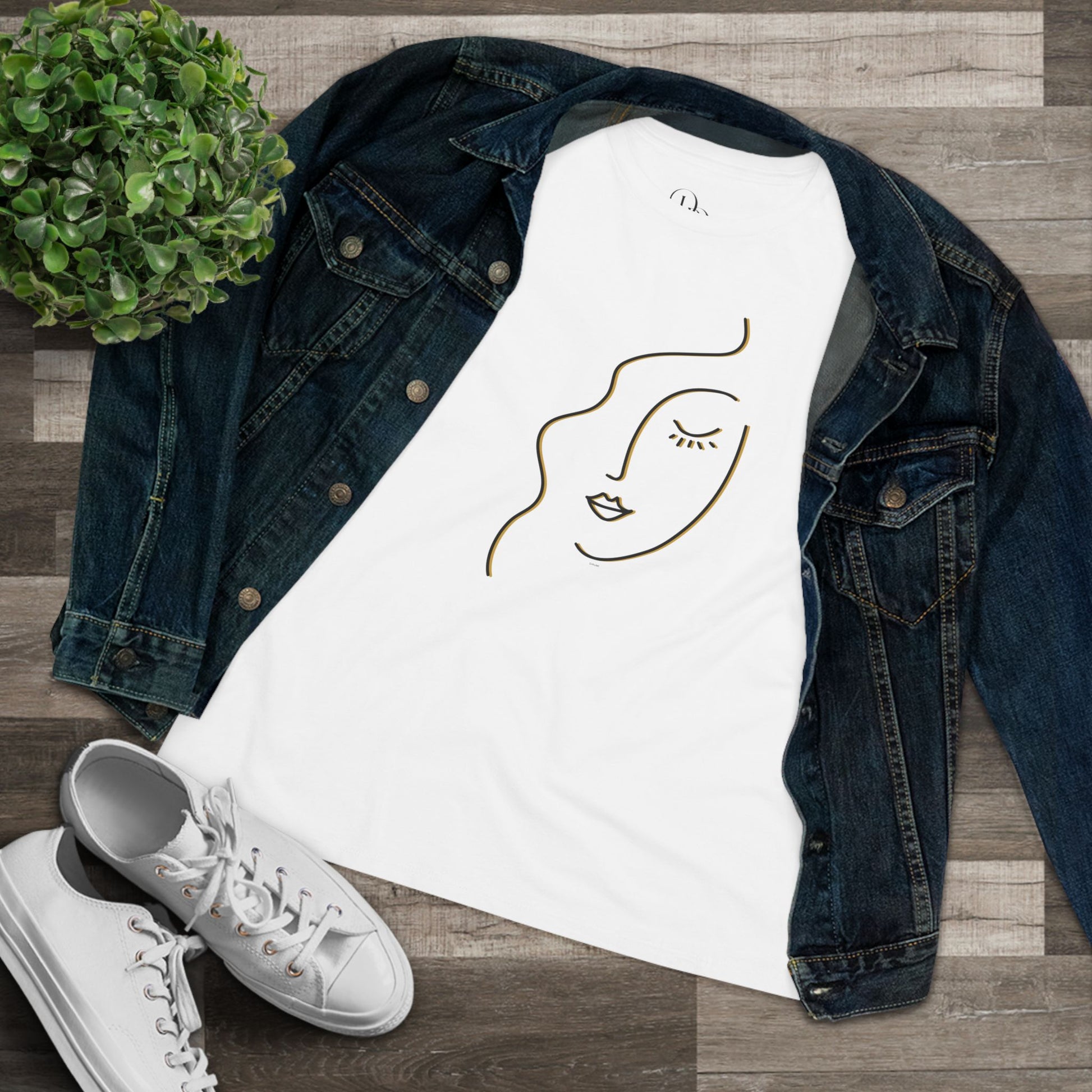 Minimalist Face Women's Cotton Tee - Chic & Comfortable Daily Wear - DiRoMi