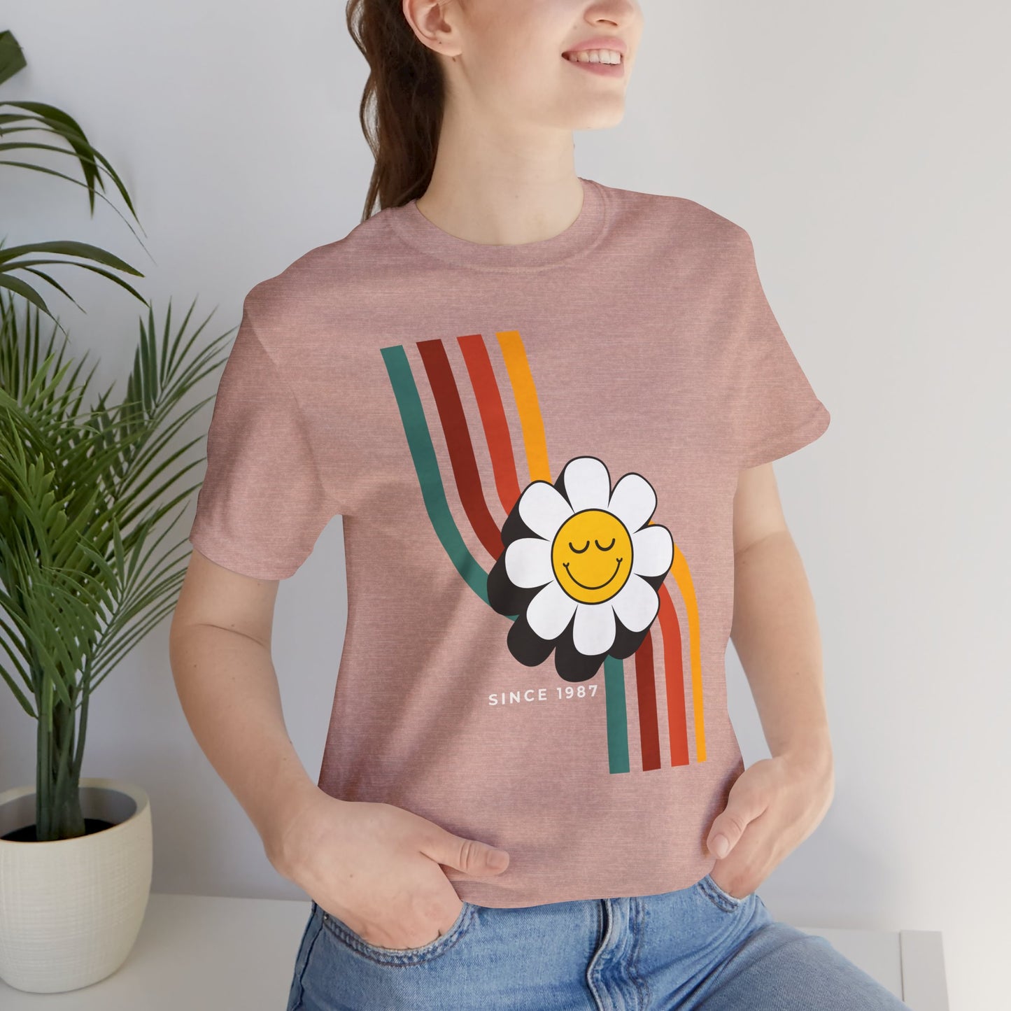 Retro Flower Graphic Unisex Short Sleeve Tee - California Vibes - DiRoMi