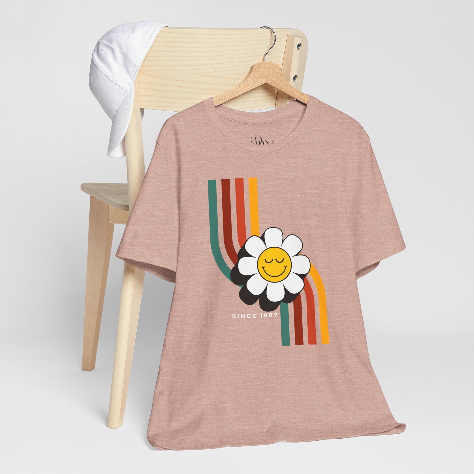 Retro Flower Graphic Unisex Short Sleeve Tee - California Vibes - DiRoMi