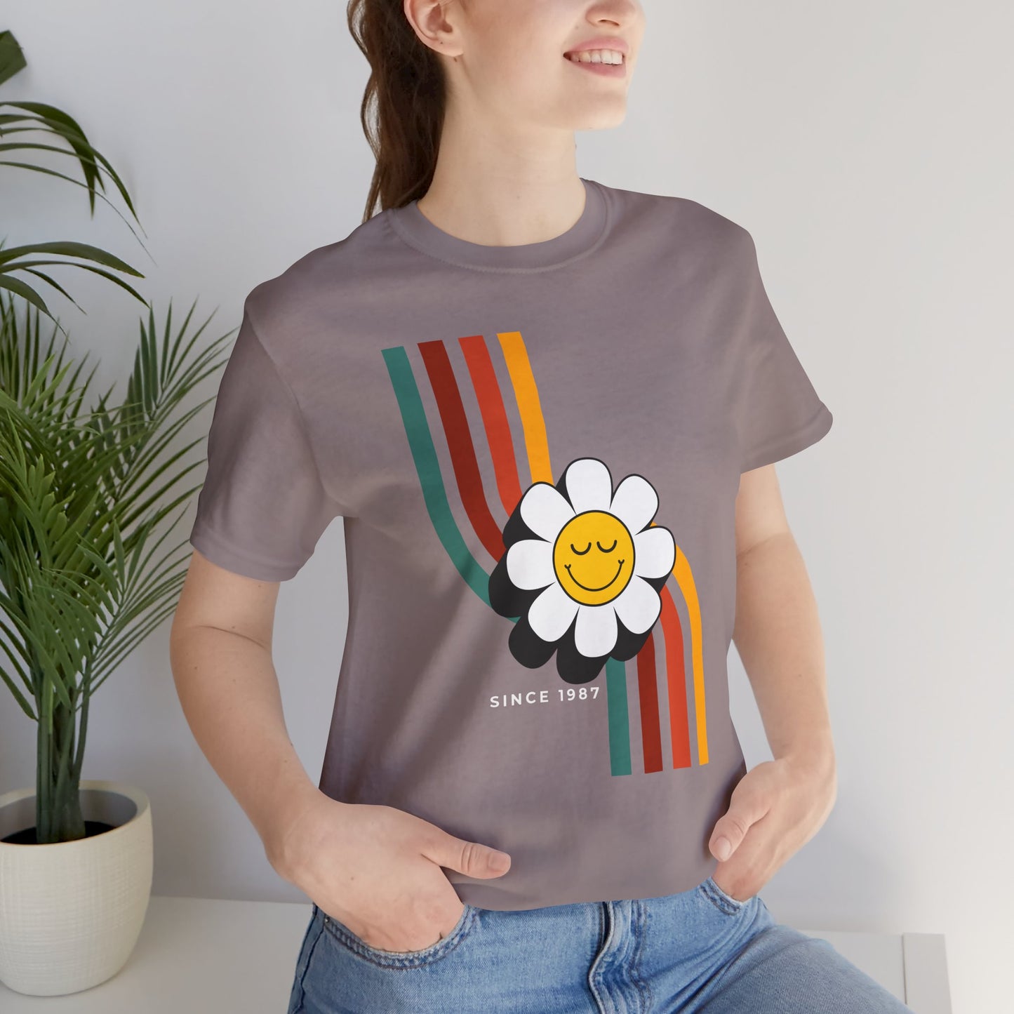 Retro Flower Graphic Unisex Short Sleeve Tee - California Vibes - DiRoMi