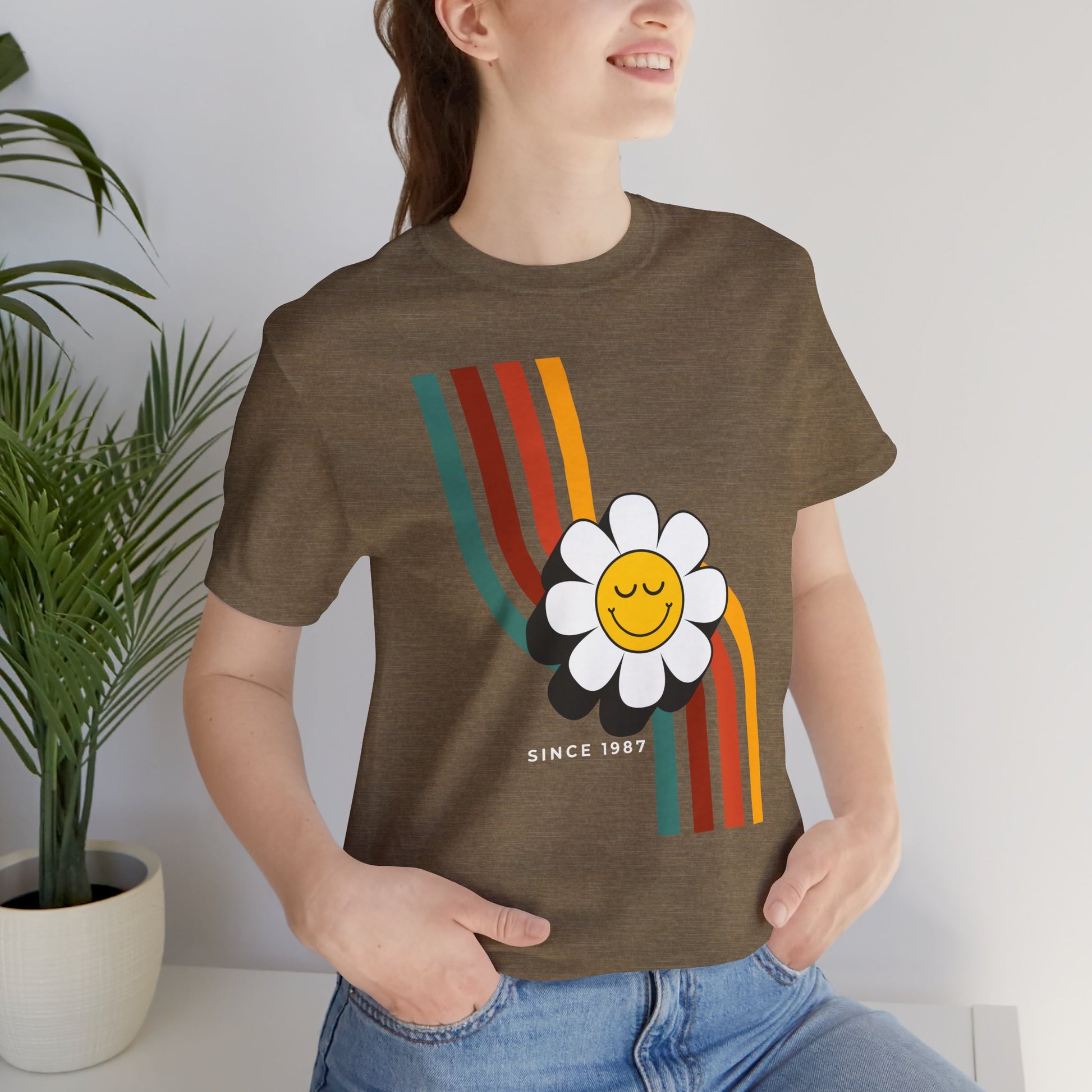 Retro Flower Graphic Unisex Short Sleeve Tee - California Vibes - DiRoMi